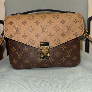 Louis Vuitton Pochette Métis Reverse Monogram Bag